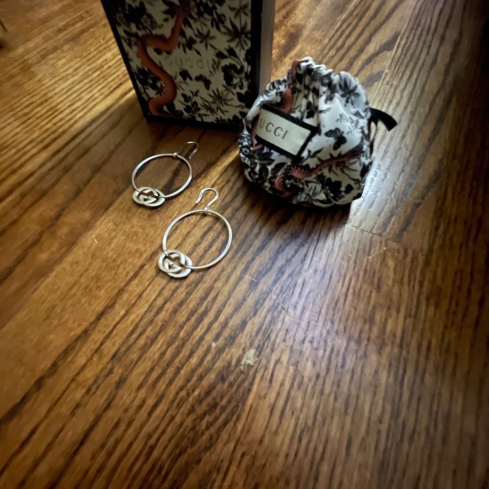 Gucci Silver Hoop Earrings with Iconic Motif - Picture 2 of 6